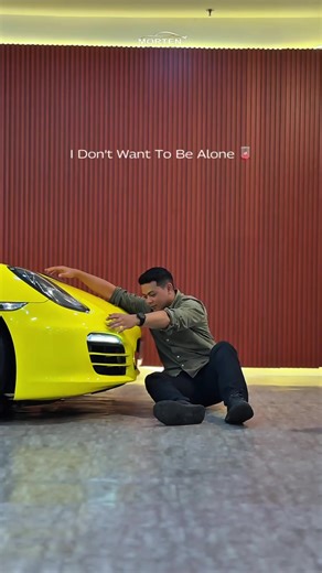 Porsche 981 Boxster 2.7 PDK 2014 Servcie Record Racing Yellow on Black Low Odo (26rb) Harga 1.325jt ( KREDIT ) Harga Cash Beda Call DOCUMENT : Faktur 2014 Perakitan 2014 Plat DK ( Genap ) Pajak 06/2026 An Pribadi Tangan 1 ENGINE : 2.7L MA1.22 Flat 6 NA Petrol Engine (261Hp/280Nm) 7 Speed PDK Sport Chrono Automatic Transmission SPEC : 2 Doors 2 Seater Black Soft Convertible BOSE Premium Sound Electric Seat with Memory Seat Frameless Door Parking Sensor Sport Plus ( Akrapovic Exhaust ) Sport Chron