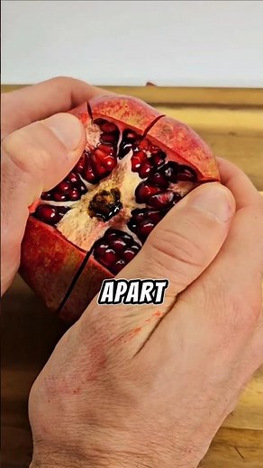 The EASIEST Way to Get Pomegranate Seeds Out 🍎🔥