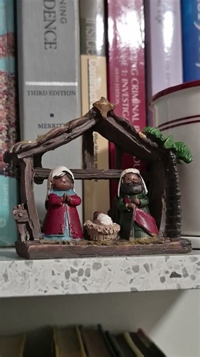 How to add farmhouse bedroom christmas decor for the holidays #farmhouseroom #christmasdecor #joy