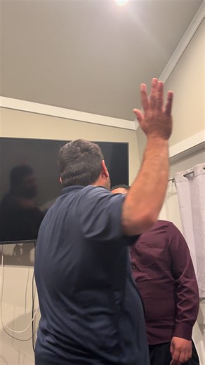 Compras casa de $350,000… pero te ahorras el chequeo séptico 🤦‍♂️💀” Yo tratando de explicarle a mi compa por qué ahora va a gastar otros $15K–$25K… 👋👋👋 Moraleja: 👉 El chequeo séptico cuesta poquito… 👉 Reemplazar el sistema cuesta como si compraras otra troca 😭 No seas ese compa… Revisa tu sistema ANTES de comprar 🏡💧 📞 Shark Septic – Te ayudamos a no aprender a cachetadas 😎🦈 #SharkSeptic #SepticLife #RealEstateFails #TexasHomes #FunnyReels