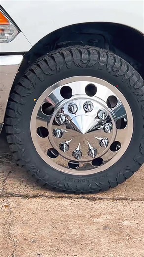 #dually #duallytruck #ram3500 #ram3500dually #luckytire