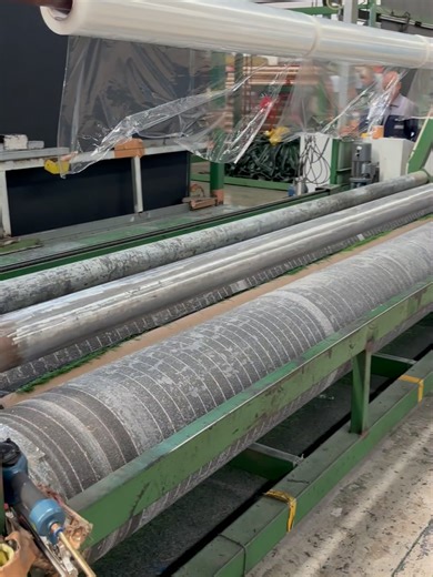 Wait… This Is How Turf Rolls Are Made 🤯 What starts as a wide, flat sheet of turf is gradually rolled into a clean, compact turf roll ready for packaging, storage, and shipping. This step helps keep the turf neat, protected, and easy to handle throughout the entire delivery process. It’s a simple moment, but an essential part of professional turf manufacturing. #JSgrass #ArtificialGrass #ArtificialTurf #Syntheticgrass #B2B #GrassRoll #packagingsupplies #factoryvideo #factory