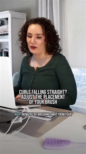 Want feedback on your styling technique? Message me “GROUP” to discuss if you’re a fit for my Winter Group Coaching Membership, now open for enrollment - closes Dec 31. Sometimes all it takes it one small—but game-changing—tweak when I watch my clients brush style. If a section isn’t curling up: ✔️ Try placing your brush in front of the hair instead of behind ✔️ Brush through once to smooth any pieces that pop out (those create frizz!) ✔️ Then glide over the top to lay everything neatly ✔️ Follo