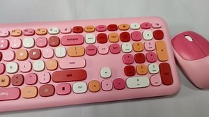 Red Colorful Wireless Keyboard and Mouse Combo Set, 2.4GHz Retro Typewriter Aesthetic Lipstick Keyboard, Full Size Cute Keyboard with Number Pad, Home and Office Silent Keyboards (Red)