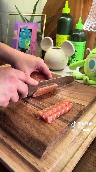 Disney dinner a movie 🏰✨ Monsters inc 😈💚🚪👧🏻👁️ On the menu: • Harryhausen’s sushi • Celia’s snake salad • Mike & Sully’s chocolate covered Oreos • The abominable snowman’s lemonade slushie #disneydinnerandamovie #disney #disneydinner #disneyfood #disneylover #recipes #dinneridea #familynight #datenightideas #disneyfoodie #disneymovie #monstersinc #monstersincdinner #monstersincfood #sushi #homemadesushi #creamylemonade #disneymom #disneyfamily