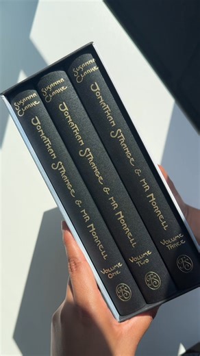 Susanna Clarke’s Jonathan Strange & Mr Norrell, with artwork by Charles Vess, invites you into a rich, spellbound world. Will you dare to follow the King’s Roads? ✨ https://www.foliosociety.com/jonathan-strange-mr-norrell | The Folio Society