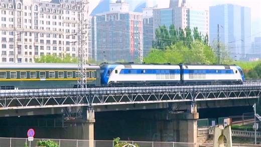 京局京段DF11G-0027/28牵引T5687次（北京——秦皇岛）北京站发车