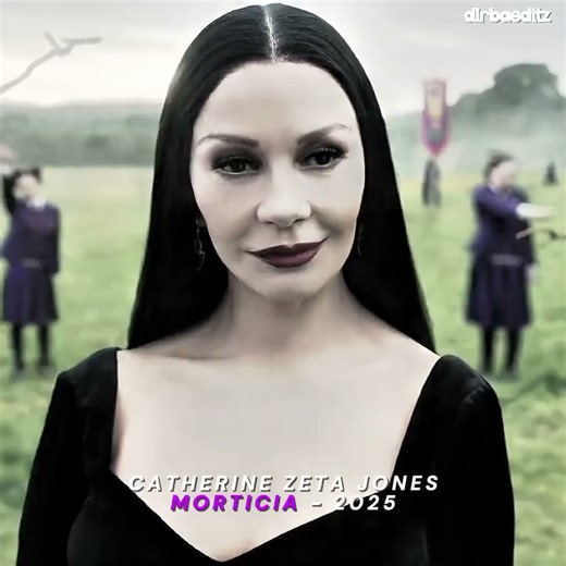 3 generations of Morticia Addams ✨❤