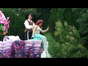 The Little Mermaid singing in Disneyland + Jasmine and Aladdin (HD)
