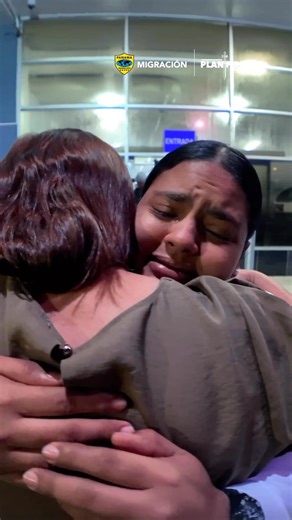 Hoy se llevó a cabo un ingreso extraordinario al Servicio Nacional de Fronteras (SENAFRONT) de 17 aspirantes a Inspector Migratorio, quienes iniciarán su formación policial para el Servicio Nacional de Migración. Estos aspirantes recibirán entrenamiento físico y capacitación académica en la Escuela de Formación de Agentes Guardafronteras (EFAG), ubicada en Meteti, provincia del Darién. Expresamos nuestros mejores deseos de éxito a cada uno de ellos, quienes con disciplina, esfuerzo y vocación de