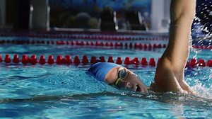 clip-1018184776-attractive-young-swimmer-swimming-pool-slow-motion