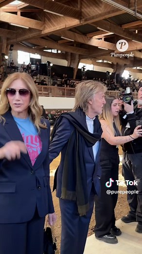 Paul McCartney soutient Stella McCartney à Paris