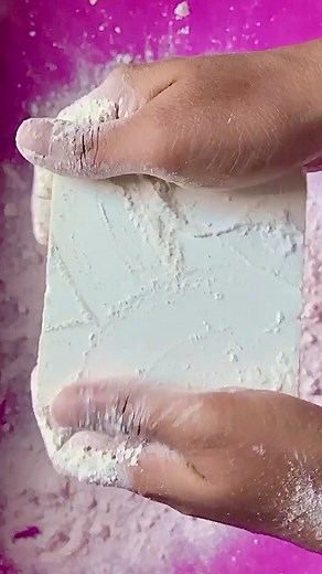 🤍Powdery crush of Talcum powder Block🤍 #zinniaasmr #oddlysatisfying #satisfying #babypowder #Talcum #powdery #asmrvideo #asmrcrush #asmrcrumble #gymchalk | Zinnia asmr
