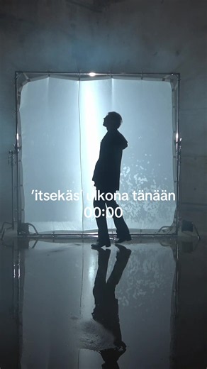 #itsekäs biisi ja musiikkivideo ulkona #tänään