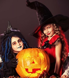 Halloween Games For Teens: 7 Spooky Activities To Try