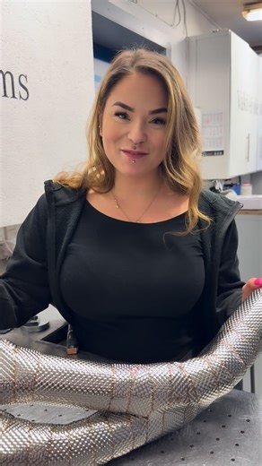 Kylmälä Kustoms - Harri Lahtinen on Instagram: "@mokkitiemotorsport Escortin pakoputken ja sarjan eristys etenee 🥰 Putkisto on mestari @luisu_s_garage käsialaa 🤗 Tuletko @americancarshow_official ?- meillä on siellä osasto ja monta autoa joissa on meidän suojaus. Tule moikkaamaan meitä 😍. . #acs #kylmalakustoms #luisusgarage #fordescort #kylmäläkustoms"