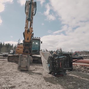 Switching tools in seconds: ultimate efficiency 💼⏱️ #WorkSmarter | OilQuick