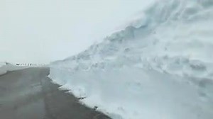 9.9K views · 255 reactions | CAMPO IMPERATORE... QUANTA NEVE Questo è lo #spettacolo salendo sulle curve di Campo Imperatore La strada è stata riaperta dopo l'intervento di pulizia "straordinaria" dovuta ️all'abbondante #nevicata degli scorsi giorni Video di Meteo Aquilano Meteo Abruzzo Meraviglie d'Abruzzo YesAbruzzo Paesaggi d'Italia Vacanze in Montagna Abruzzo | Meteo Abruzzo | Facebook