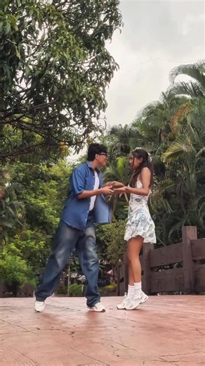 Kris on Instagram: "Agar tum kaho🙈💕 Dc: @krisssthetic @saurabh_lama1311 #trending #trendingreels #choreography #couples #coupledance #explore"