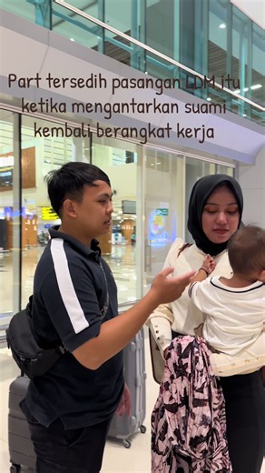 Momen Tersedih Pasangan LDM Saat Mengantarkan Suami Pulang Kerja