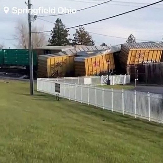 WATCH: Video captures the moment 20 Norfolk Southern rail cars derail in Springfield, Ohio