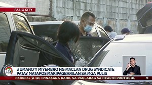 Patay ang 3 miyembro umano ng Maclan drug syndicate sa Rosario, Pasig City Lunes ng madaling araw. Nakuha sa crime scene ang 4 na kilo ng hinihinalang shabu na nagkakahalaga ng halos P30 milyon, cellphone, baril, iba't ibang ID at dokumento. | TV Patrol