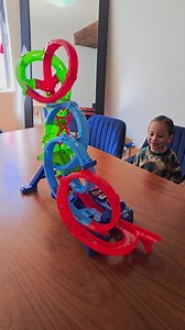 237K views · 92K reactions | #AceptoElReto de regalar en estas fechas mucho tiempo con mis seres queridos y hoy cumplo 1 año más festejando como siempre quise de niño y es comprar y jugar con las pistas de HotWheels qué quisiera con mi Mejor amigo ¿ Tú aceptas el reto ? #HotWheelsLetsRace | Hot Wheels | Facebook