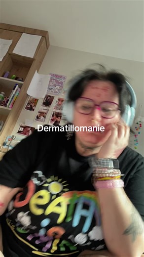La dermatillomanie (aussi appelée trouble d’excoriation) est un trouble dans lequel une personne se gratte, perce ou arrache sa peau de façon répétée, avec difficulté à s’arrêter. #dermatillomania