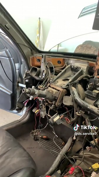 Mercedes E320: Expert Services by DSService