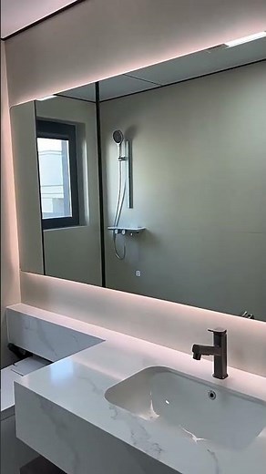 Super-large mirror surface installation