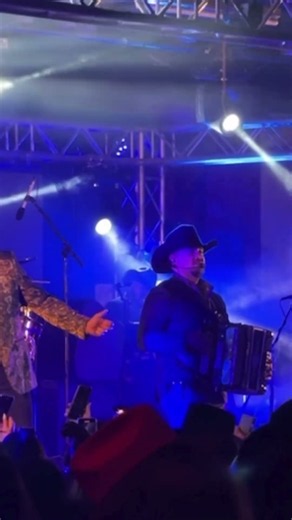 Los Rieleros Del Norte - en vivo #losrielerosdelnorte @LosRielerosDelNorte