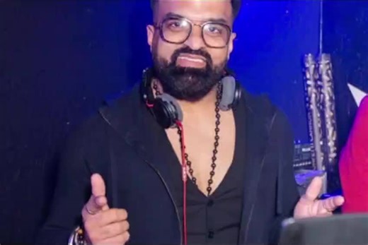 Bollywood Christmas Bash - Hamburg 2025! Get ready for the biggest Desi Christmas night in Hamburg! 25th Dec 10 PM - 4 AM Roots Club, Reeperbahn 48 & Live Dhol • Sfo Top Bollywood DJ Huge Dancefloor • Signature Cocktails • Festive Vibes • Insta-worthy moments! Don't miss the most happening Christmas party in town! Ticket link : in Bio ! https://www.desipass.com/events/events- details?eventld=01KA20EK8WG339KN2FQEFFJTV1 #hamburg #hamburgparty #reeperbann #bollywoodparties #bollywoodgermany