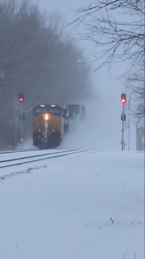 CSX stack train I161 splits 2 red signals with 3 units up front in a snow storm! #shorts #weather