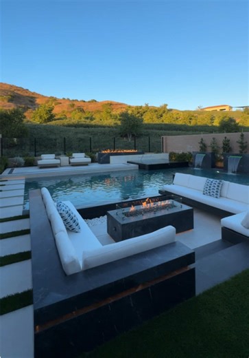 Ultimate Backyard Retreat: Pool and Fire Pit Ideas