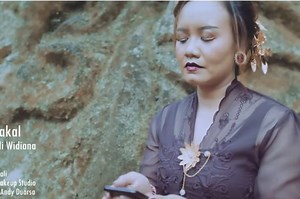 Lirik Lagu Sing Dadi Nakal, Lagu Bali dari Dek Ulik feat Widi Widiana - Sonora.id