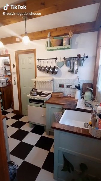 1940s Vintage House Tour: Stairs Transformation