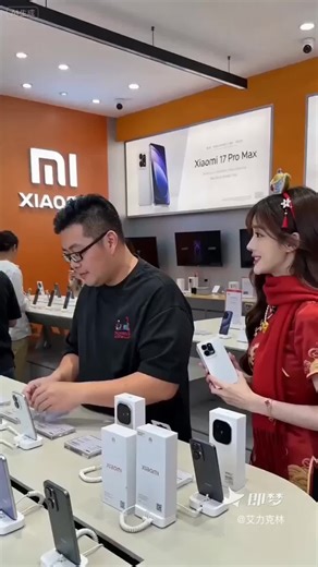 🔥什么？！马来西亚没有售卖 小米17Pro和 小米17ProMax？没关系！我们有！联系我们吧！ 市场那么多商家售卖为什么选择我们呢？ 👉已经售卖中国版手机超过9年经验，不是单做买卖， 自己也是10多年中国版手机📱用户，有很多经验和专业服务你！也是第一时间帮助你什么可以什么不可以和分析你选购的需求（发现很多其他商家购买的顾客反应，只是觉得好卖，就卖，问很多都完全不明白，就付费找我们处理） 👉我们在柔佛居銮Kluang Parade 开了11年的线下门市店，要找我们也非常方便来处理您的售后！让你买的安心，用的也不焦虑，也不会遇到有心的网络骗子！ 👉手机都会在发货之前设置好检查好送到你的手上！ 如果你需要 #承担 #专业 #售后 我们公司就是你要找的服务！不靠削价吸引顾客群，用心做好每一位选择我们的顾客群！全马我不会最便宜！但是还没睡觉凌晨都会回复和分析你想了解的！但尽量不要来白嫖在和他家买！ #小米17系列 #小米17 XIAOMI 17 PRO MAX BLACK \\ WHITE \\ PURPLE\\ GREEN 12/512GB RM3899 16/512GB RM40