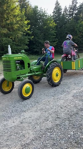 Some of you guys have been asking for some more XR75 videos, so I fired up my dads 1978 and let it eat. When you guys first started riding, did you start out on a four stroke or two stroke? @Red Bull Motorsports @MotoSport.com #1978 #XR75 #honda