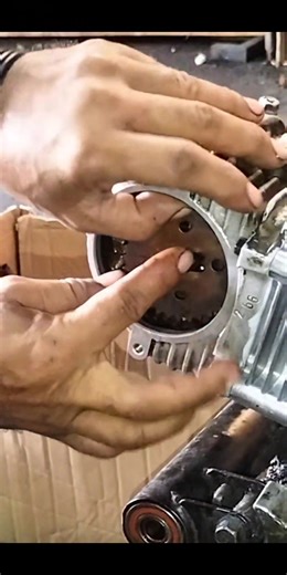 Timing the small chain and setting TDC using wire—simple workshop tricks that work. � #MotorcycleTips #EngineTiming #WorkshopLife | Andry Victory
