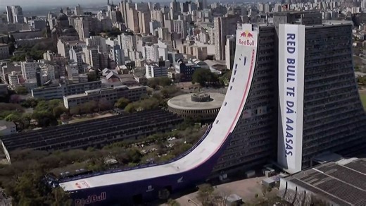 Dechberoucí počin. Legendární skateboardista Dias se spustil z dvaadvacetipatrové budovy - Sport.cz
