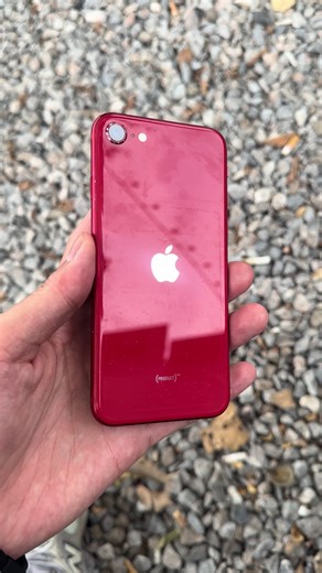 iPhone SE2 Review: Upgrading to iOS 26.2