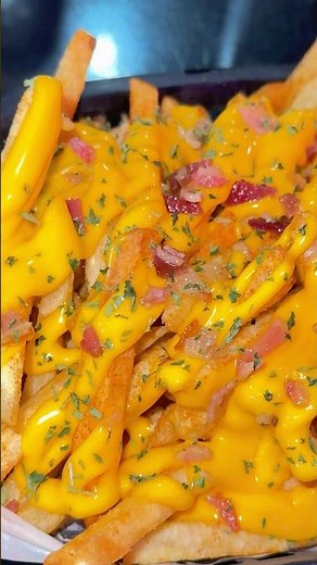 Hot New Bites Ep. 20 - Trying Papi Chulo (Mexican Restaurant)