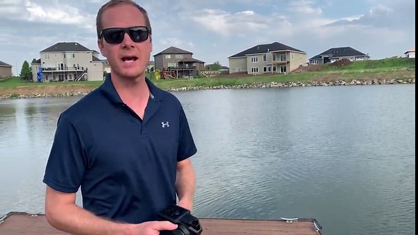 Altair AA Wave RC Remote Control Boat for Pools & Lakes - Free Priority Shipping - Water Safe Propeller System for Kids, Self Righting, 2 Batteries, 23 km/h Speed, 2.4gHz (Lincoln, NE Company)