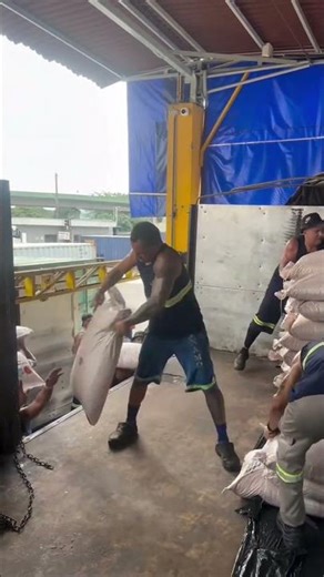 The man couldn't stand working a day unloading sixty-kilo sacks from the truck.