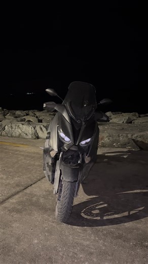 Exploring the Xmax 250 and 300 Motorbikes