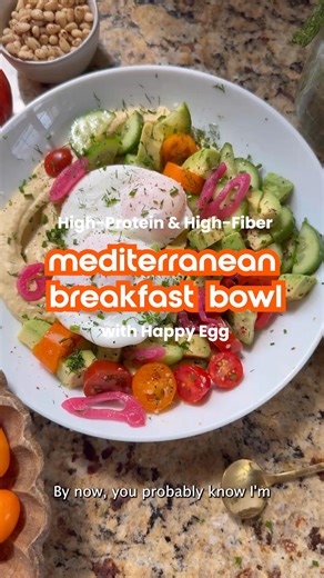 We teamed up to put together this quick and delicious recipe AND free resource of high-protein breakfasts just for you! | Happy Egg