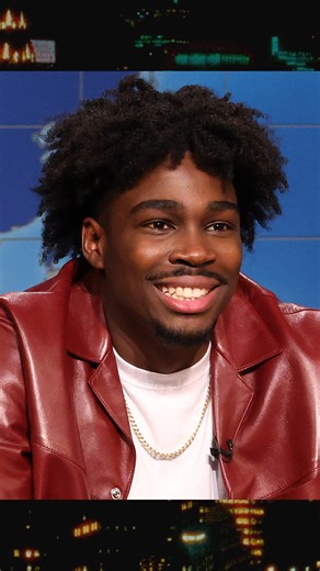 Kam Patterson at the desk! | Saturday Night Live