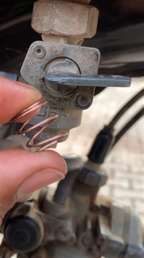 Fuel Spring 😯 Bike Experiment 🤯 #shorts #bikerepair #bikerestoration #experiment