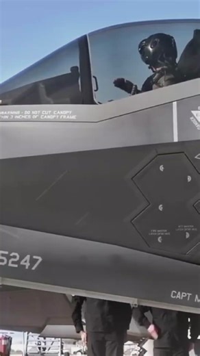 pilot's dancing🦅🤘#xzybca #dance #dancing #tiktokdance #aviation #trendingtiktok #aviationcontent #viral #fypシ゚viral #lightningtime⚡️ #samuraigrp #foryoupage #trending