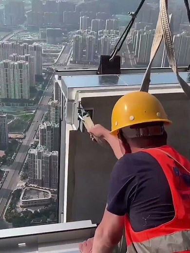 The Art of Efficiency: Unitized Curtain Wall Installation. 🏗️💎